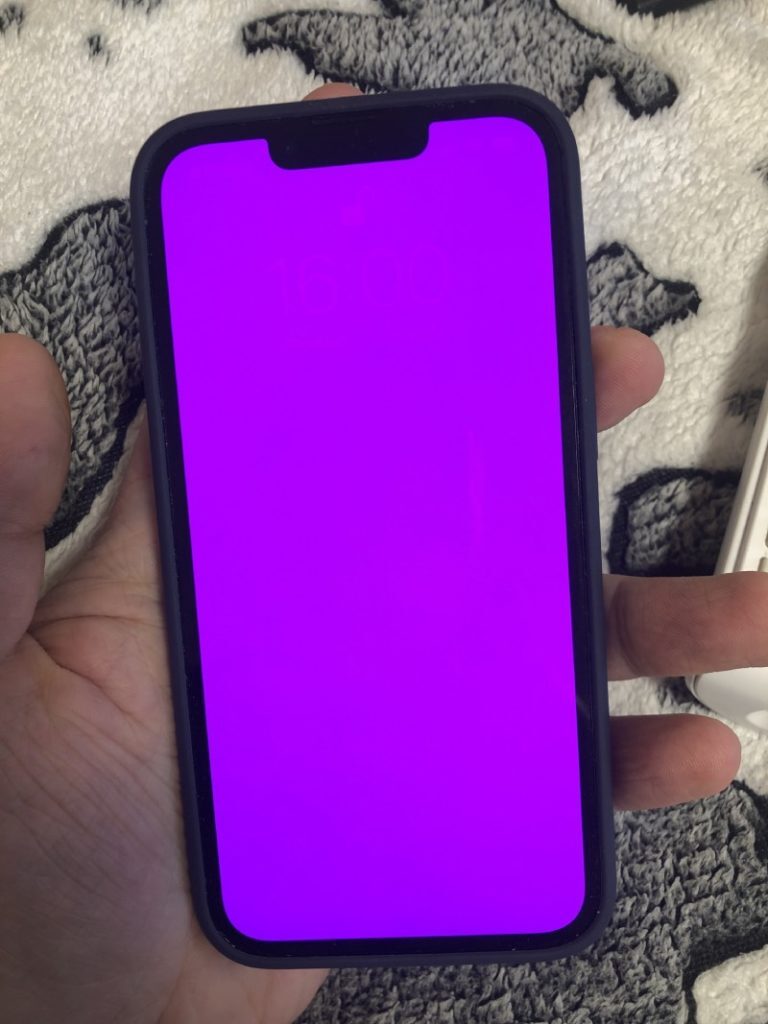 iPhone 13 Pro plagued by pink screen of death!