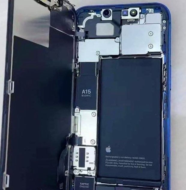 Here%27s a first look at the iPhone 13 internals